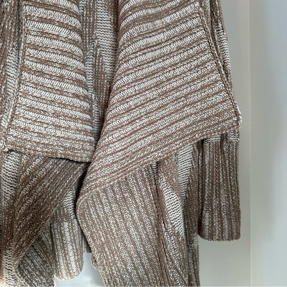 UO beige & white open-knit heavy cardigan size small - Picture 4 of 4